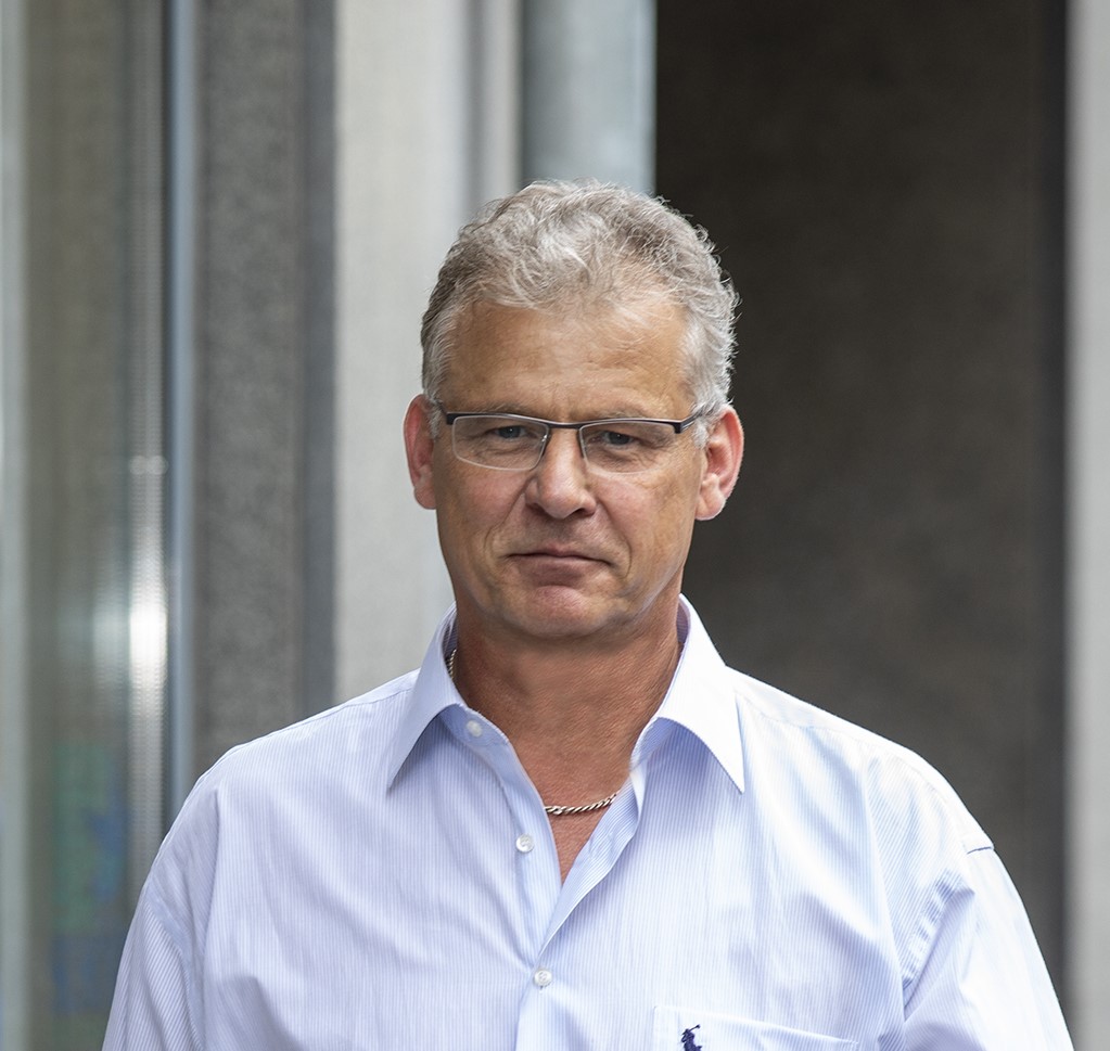 Bogensport auf grünem Feld

